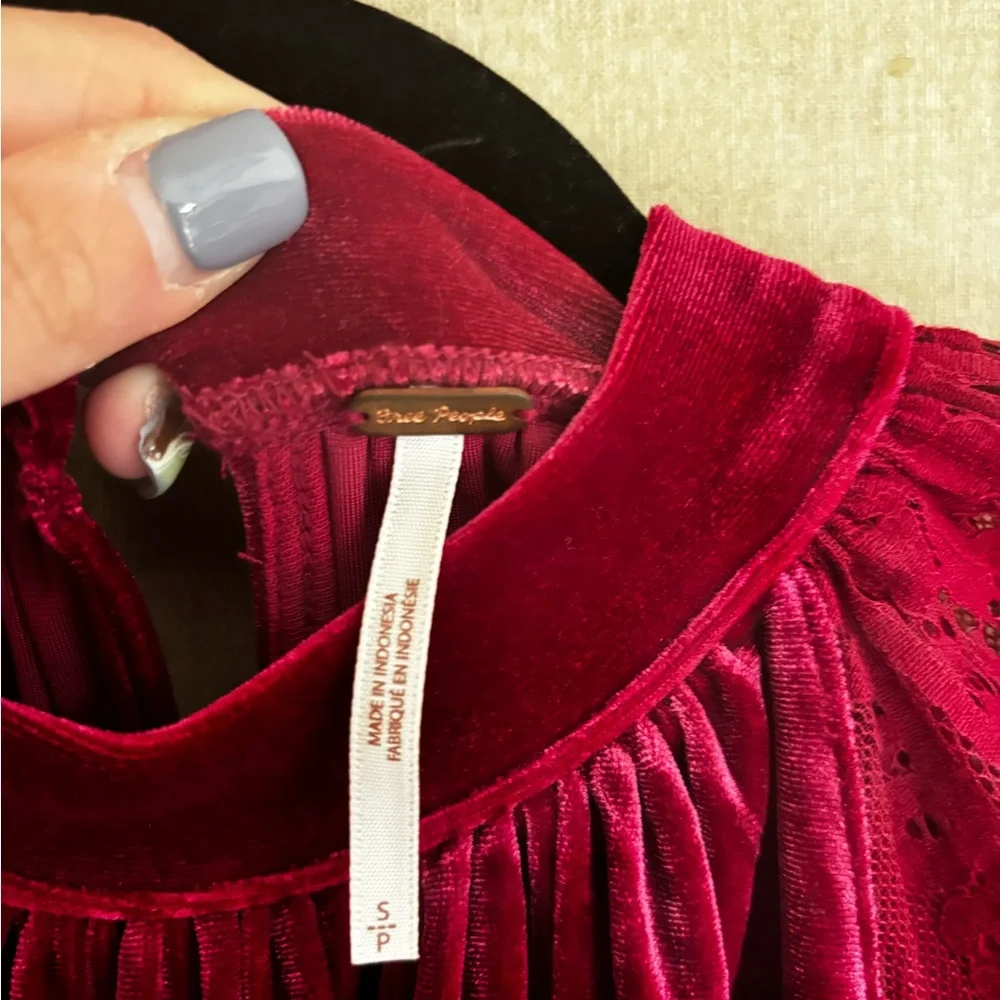 Free people raspberry lace  blouse - Picture 5 of 6